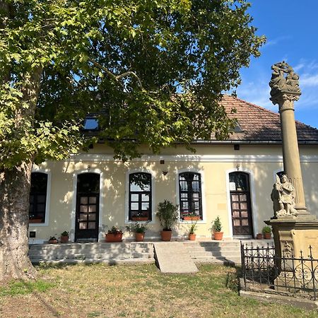 Bor Es Kenyer Hotel Hegymagas Exterior foto